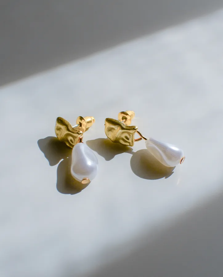 Pearl Drop - pozlacené náušnice s kapkou perly