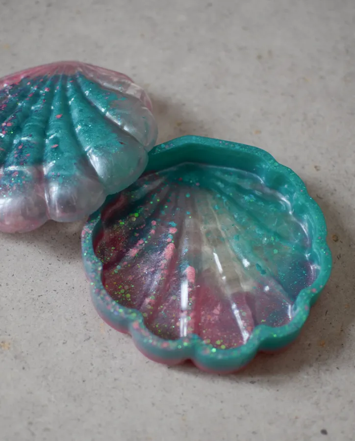 Pryskyřicová šperkovnice modro-růžová