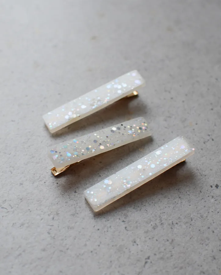 Pryskyřicové sponky bílé, 3ks