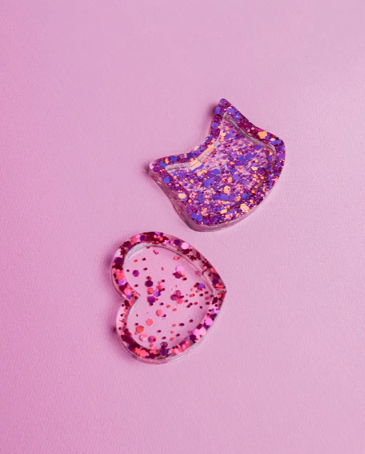 Pryskyřicové pokladničky růžové srdíčko & fialová kočička, 2ks